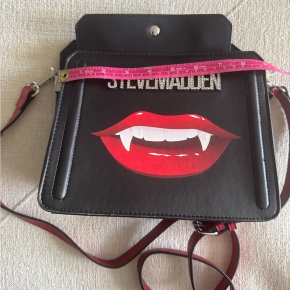 Steve Madden Black Bag with Red Lip Vampire Design - Picture 5 of 6